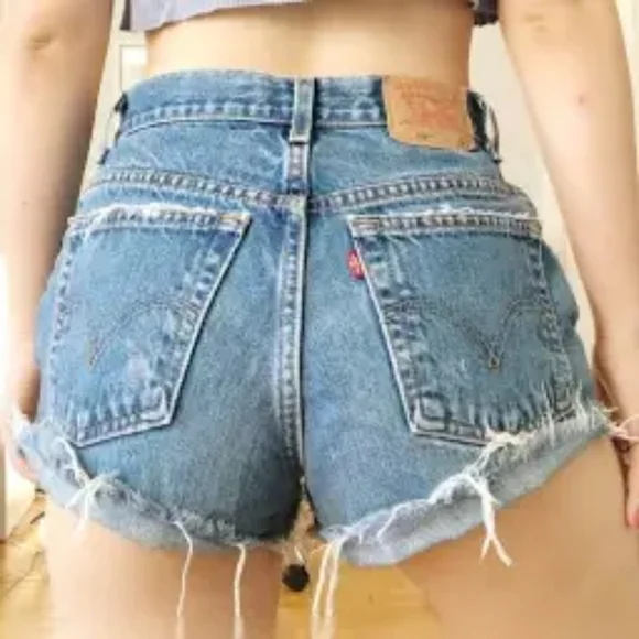 Levis 501 cut off jean shorts - Picture 2 of 15
